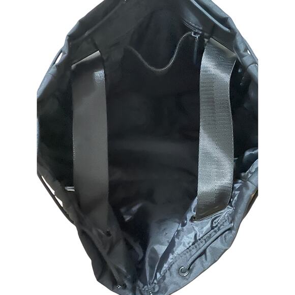 Beyond Yoga Black Convertible Gym travel shoulder‎ Bag backpack pockets - Picture 3 of 6